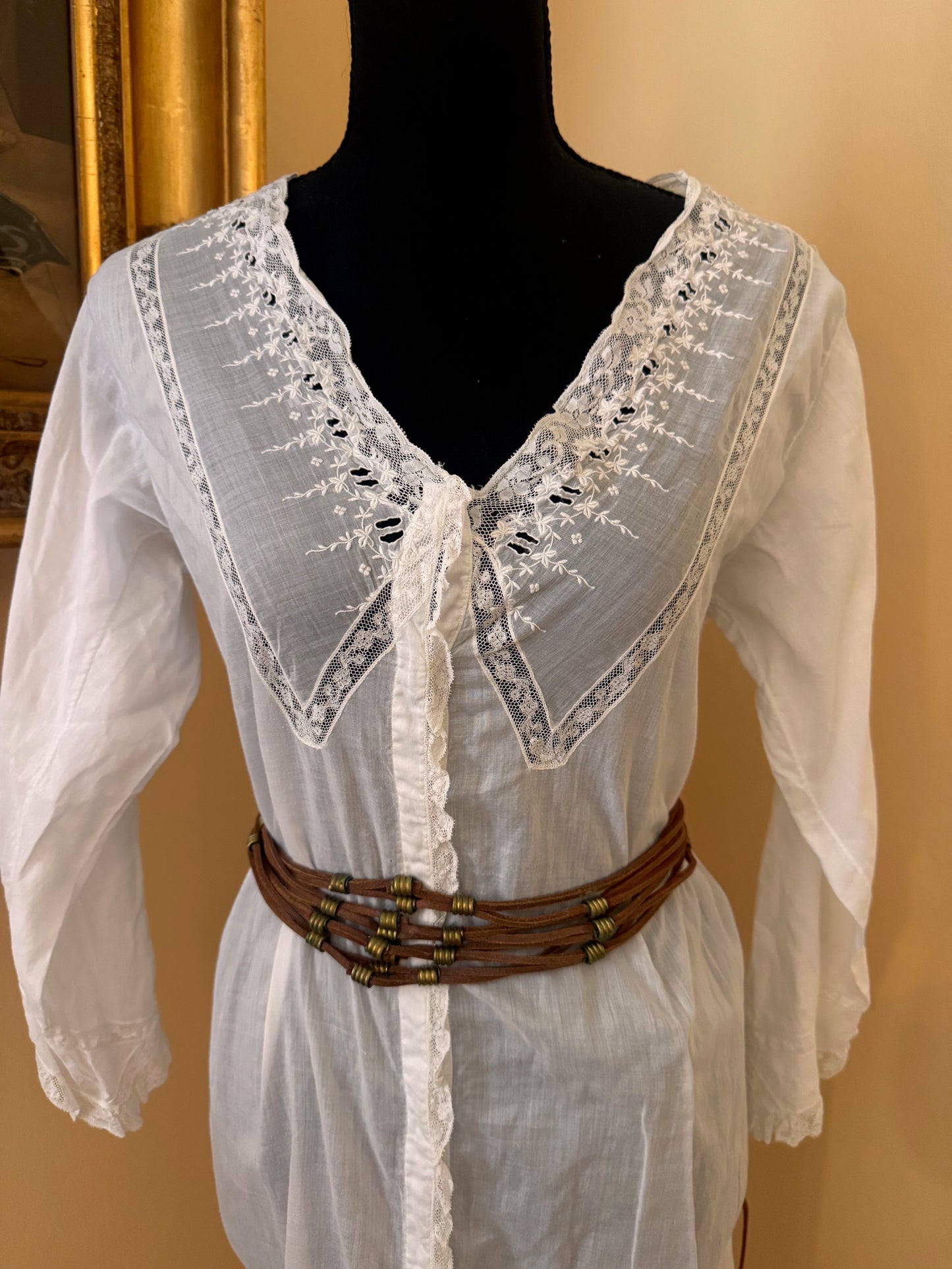 Antique 1900 Cotton Mull Wrapper w/ buttons