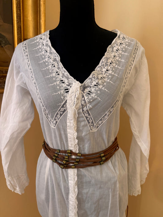 Antique 1900 Cotton Mull Wrapper w/ buttons