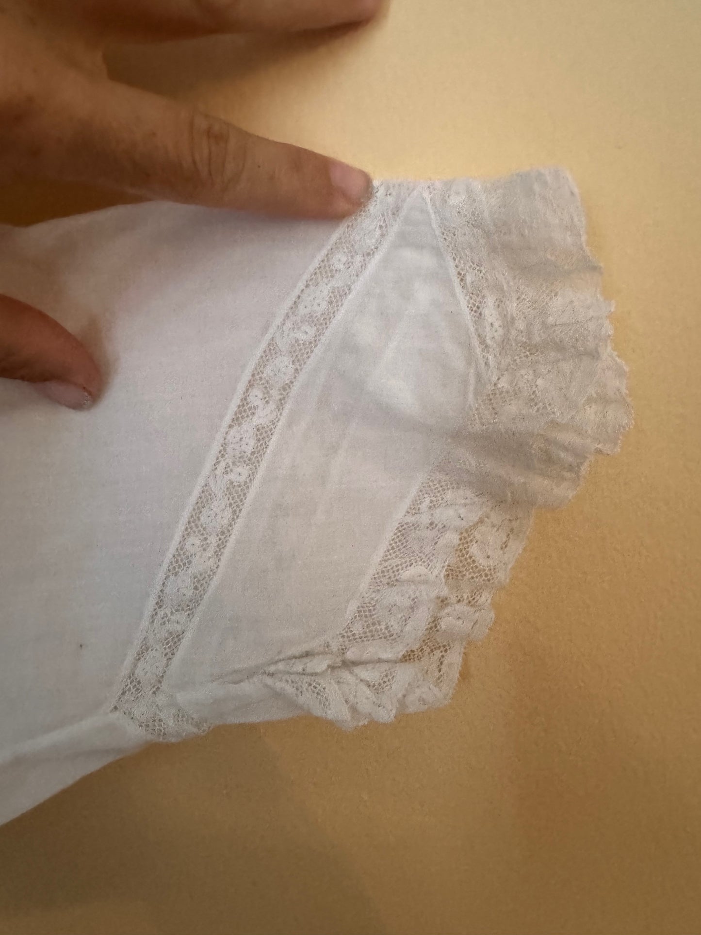 Antique 1900 Cotton Mull Wrapper w/ buttons