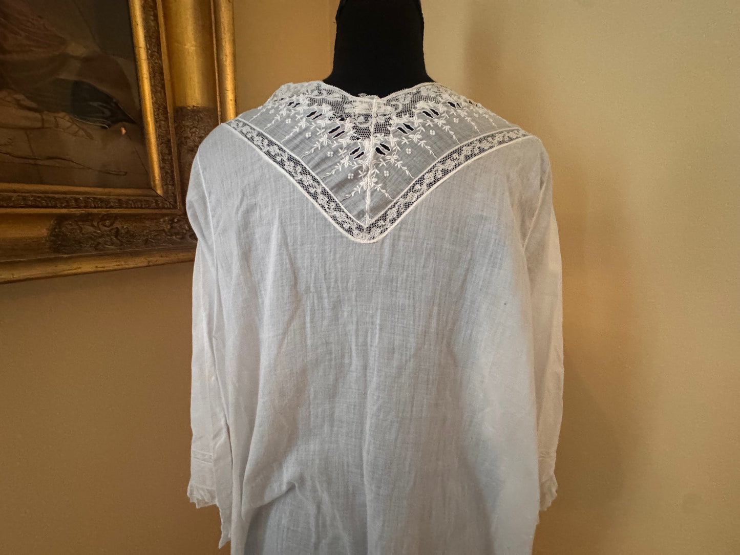 Antique 1900 Cotton Mull Wrapper w/ buttons